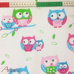 100% Baumwolle Rosa und grüne Eulen auf weißem Hintergrund  