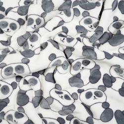 Polar Plus graue Pandas auf weißem Hintergrund  