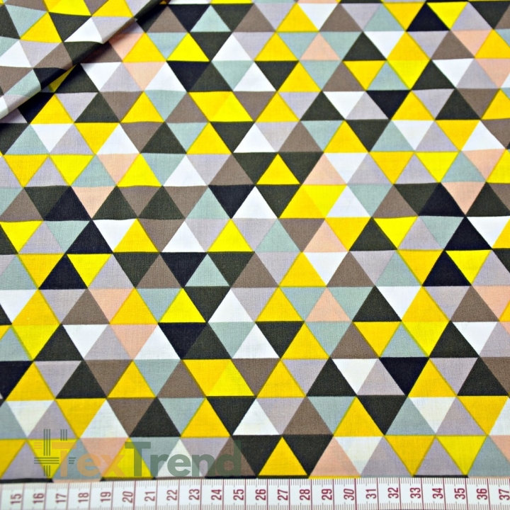 Baumwolle 100% kleine bunte Dreiecke gelb auf weißem Hintergrund.  