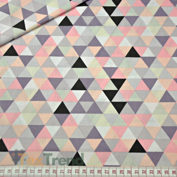 Baumwolle 100% kleine bunte Dreiecke rosa auf weißem Hintergrund.  