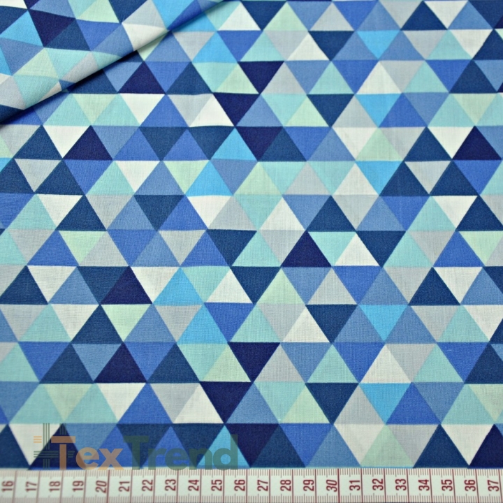Baumwolle 100% kleine bunte Dreiecke blau auf weißem Hintergrund.  