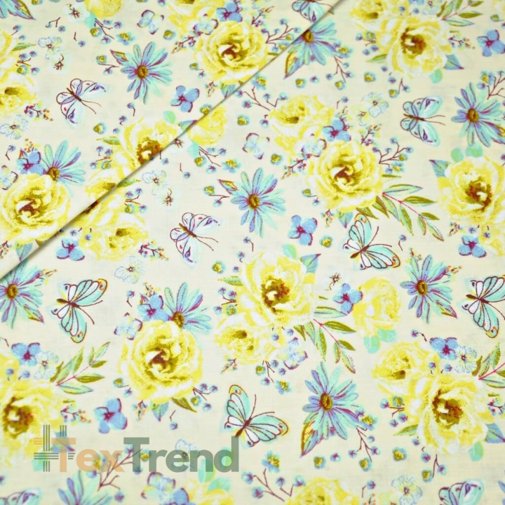Baumwolle 100% Blumen mit gelb-blauen Schmetterlingen auf ecrufarbenem Hintergrund.