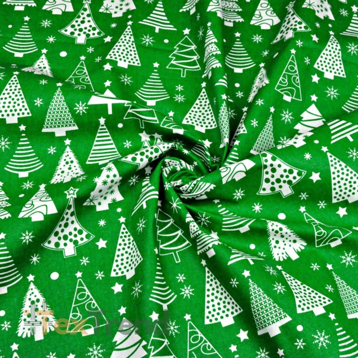 Baumwolle 100% Weihnachtsmuster Tannenbäume mit Kugeln auf grünem Hintergrund  