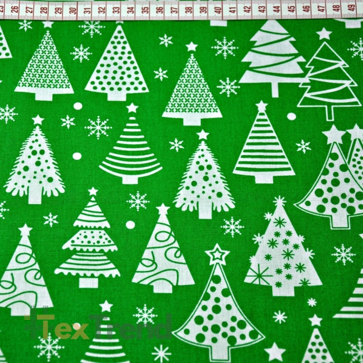 Baumwolle 100% Weihnachtsmuster Tannenbäume mit Kugeln auf grünem Hintergrund  