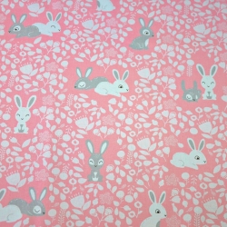 Baumwolle 100% Hasen weiß-grau auf rosa Hintergrund  