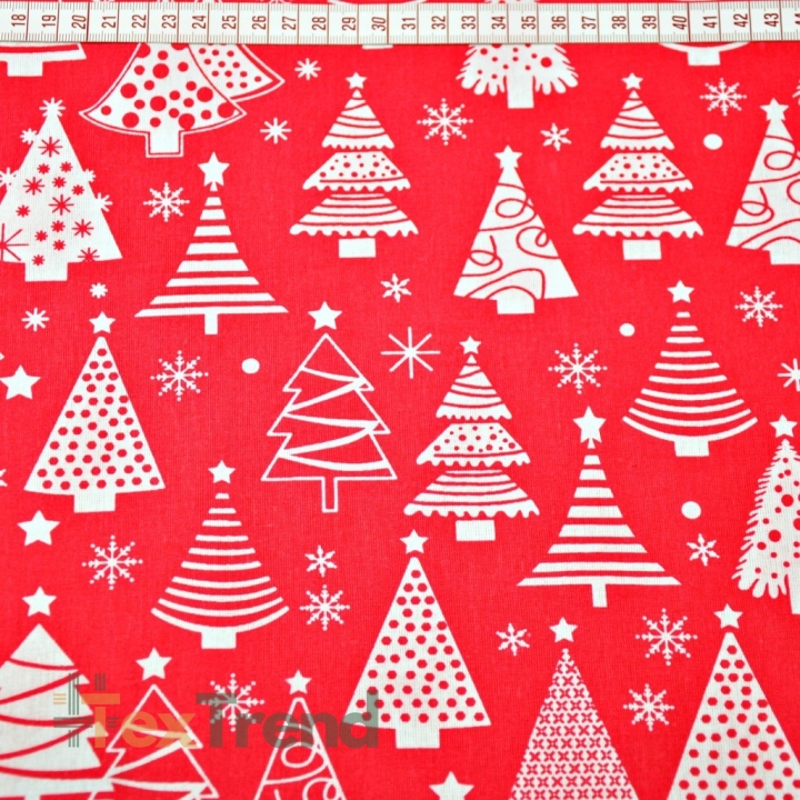 Baumwolle 100% Weihnachtsmuster Tannenbäume mit Kugeln auf rotem Hintergrund  