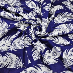 100% Baumwolle weiße aztekische Federn auf dunkelblauem Hintergrund  