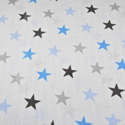 Baumwoll-Musselin mit blauen und grauen Sternen auf weißem Hintergrund  
