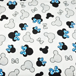 Flanell Miki mit blauer Schleife auf weißem Hintergrund  