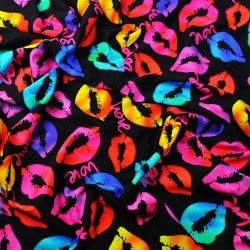 Jersey-Stoff digitaldruck - bunte Lippen auf schwarzem Hintergrund  