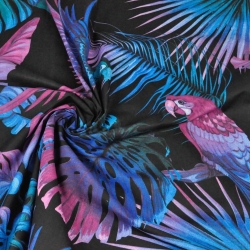 Baumwolle 100% große Blätter blau-violett mit Papageien auf schwarzem Hintergrund - 220cm  