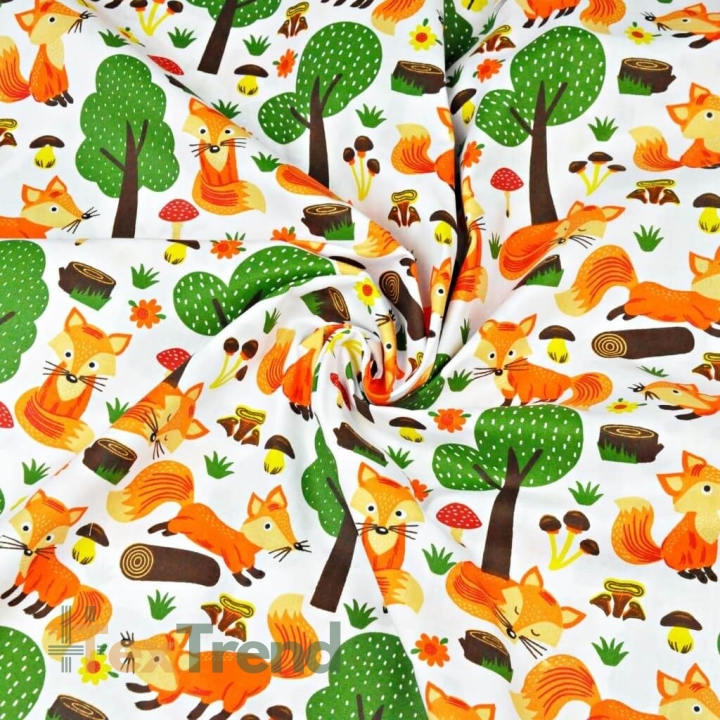 100% Baumwolle Füchse im Wald auf weißem Hintergrund  