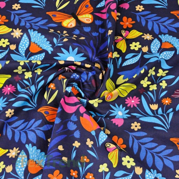 Baumwolle 100% Schmetterlinge bunt auf einer Wiese auf marineblauem Hintergrund  