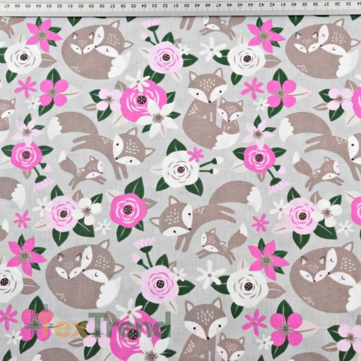 Baumwolle 100% beige Füchse mit rosa Blumen auf grauem Hintergrund