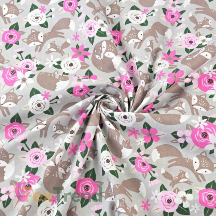 Baumwolle 100% beige Füchse mit rosa Blumen auf grauem Hintergrund