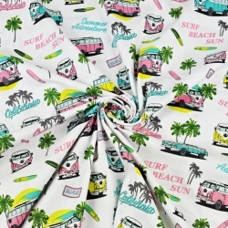 Baumwolle 100% türkis-gelb-rosa Gurkenautos auf weißem Hintergrund  