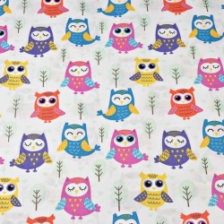 Baumwolle 100% bunte Eulen mit Bäumen auf weißem Hintergrund  