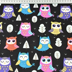 Baumwolle 100% bunte Eulen mit Bäumen auf schwarzem Hintergrund