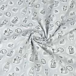100% Baumwolle - Waldtiere in Rädern auf grauem Hintergrund  