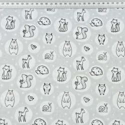 100% Baumwolle - Waldtiere in Rädern auf grauem Hintergrund  