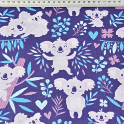 Baumwolle 100% Koala-Bären in Bäumen auf lila-dunkelblauem Hintergrund  