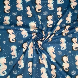 Baumwolle 100% Seepferdchen auf hellblauem Hintergrund  