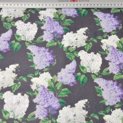 Baumwolle 100% Fliederblüten weiß-lila auf grauem Hintergrund - 220cm  