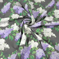 Baumwolle 100% Fliederblüten weiß-lila auf grauem Hintergrund - 220cm  