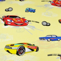 Baumwolle 100% Fahrzeuge Rennwagen auf gelbem Hintergrund  