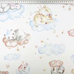 Baumwolle 100% schlafende Tiere auf Wolken und Monden auf weißem Hintergrund  