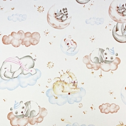 Baumwolle 100% schlafende Tiere auf Wolken und Monden auf weißem Hintergrund  