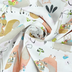 Musselin Baumwolle Rehe mit Eichhörnchen und Füchsen auf weißem Hintergrund  