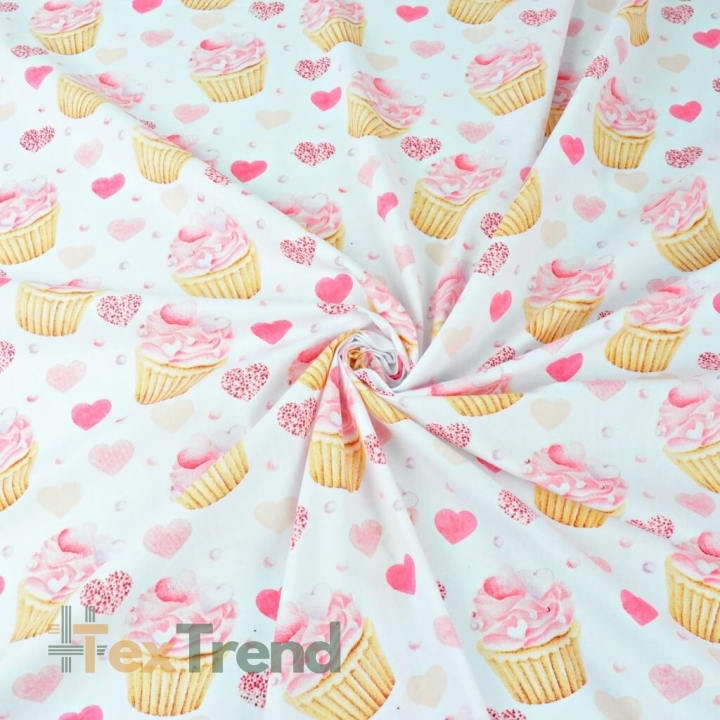 Baumwolle 100% rosa Cupcakes mit Herzen auf weißem Hintergrund  