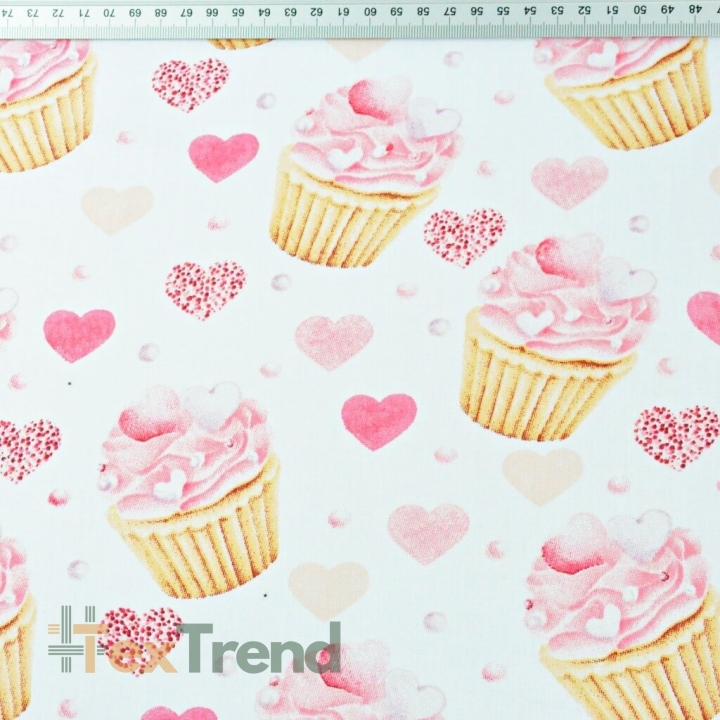 Baumwolle 100% rosa Cupcakes mit Herzen auf weißem Hintergrund  