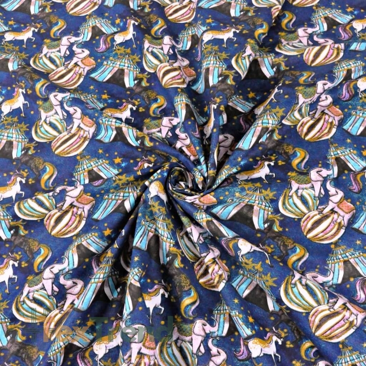 Baumwolle 100% Magischer Zirkus rosa-blau auf jeansfarbenem Hintergrund  