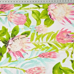 Baumwolle 100% rosa Proteablüten mit grünen Blättern auf weißem Hintergrund  