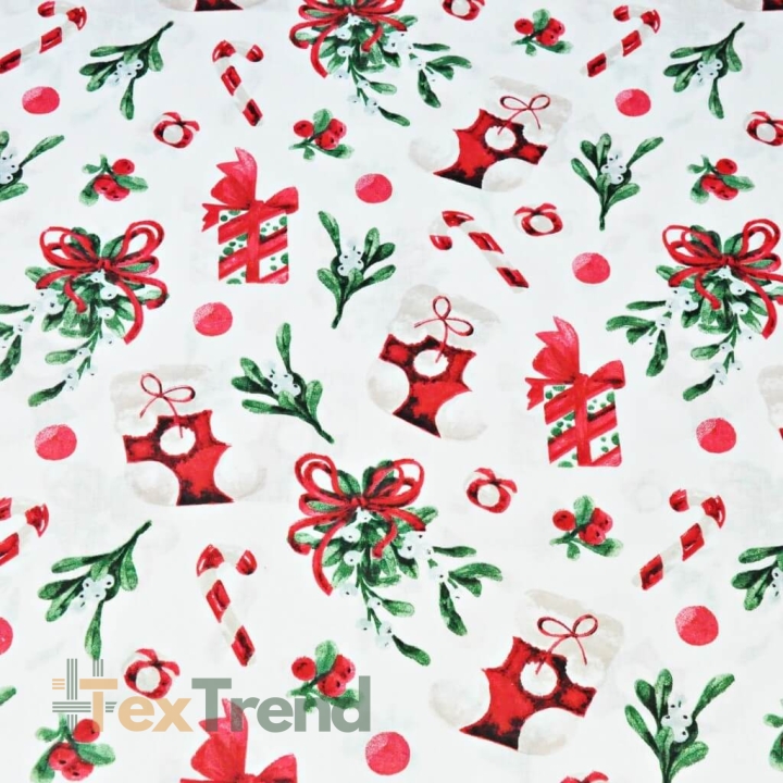 Baumwolle 100% Weihnachtsmuster mit Socken und Geschenken auf weißem Hintergrund  
