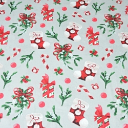 Baumwolle 100% Weihnachtsmuster mit Socken und Geschenken auf grauem Hintergrund  