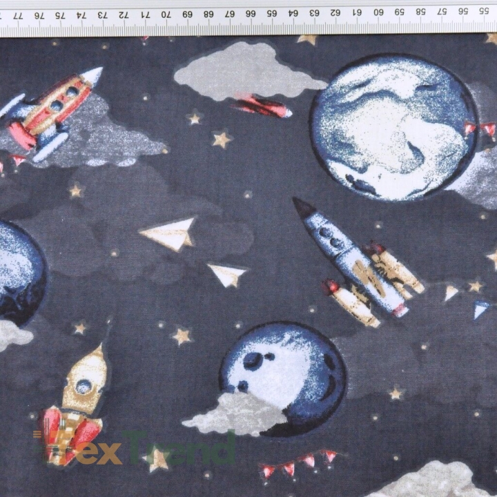 Baumwolle 100% Planeten mit Raketen auf grau-blauem Himmel  