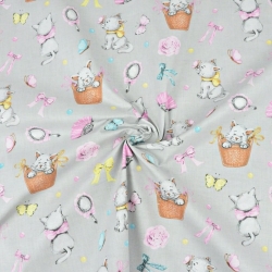 Baumwolle 100% Kätzchen mit rosa Schleife auf grauem Hintergrund  