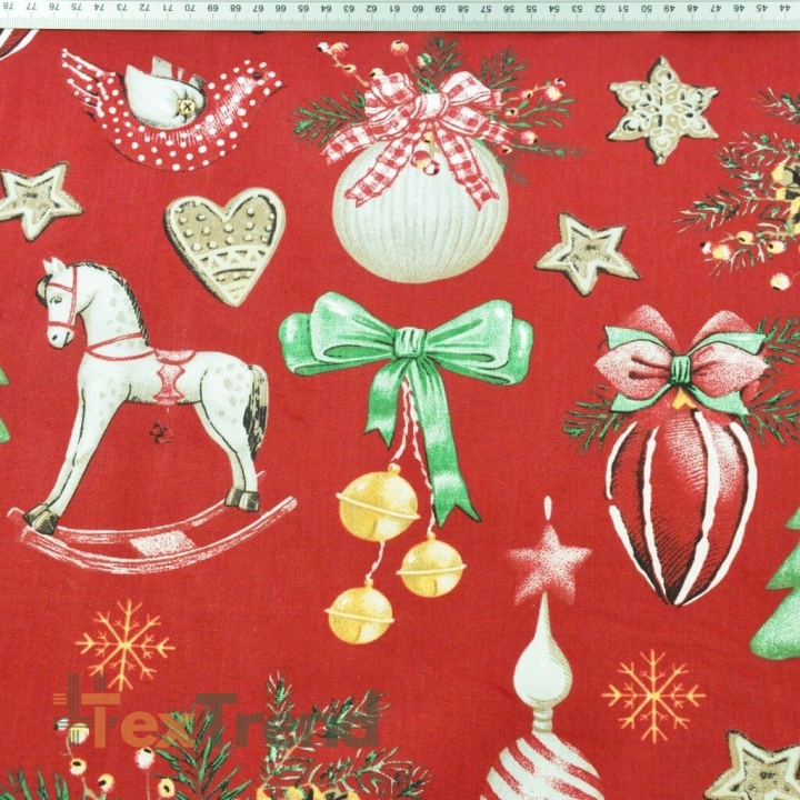 Baumwolle 100% Weihnachtsmuster Dekorationen RETRO auf rotem Hintergrund  