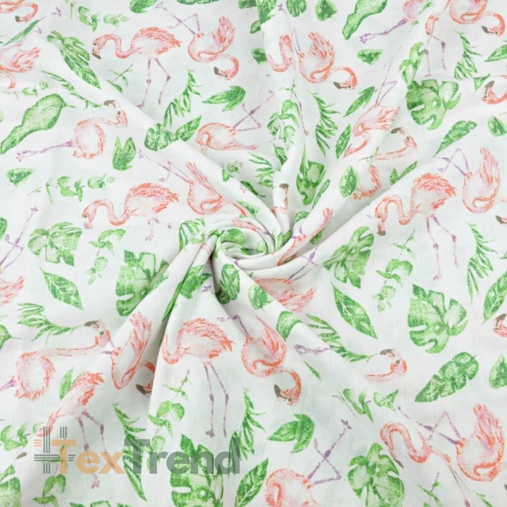 Baumwoll-Musselin Flamingos mit Blättern auf weißem Hintergrund  