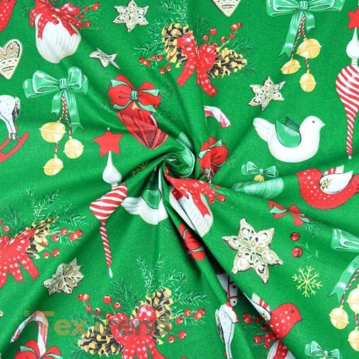 Baumwolle 100% Weihnachtsmuster Dekorationen RETRO auf grünem Hintergrund  