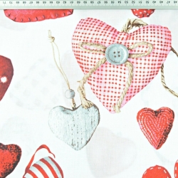 Baumwolle 100% rote Herzanhänger auf weißem Hintergrund  