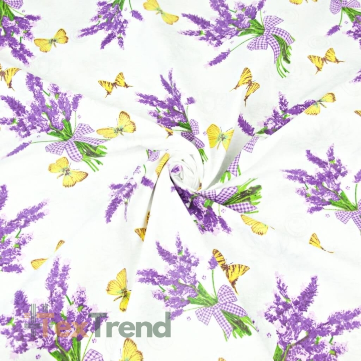 Baumwolle 100% Lavendelblumen mit Schmetterlingen auf weißem Hintergrund  