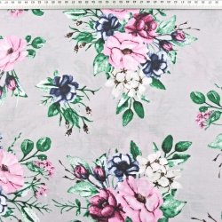 Baumwolle 100% rosa-dunkelblaue Blumensträuße mit grünen Blättern auf grauem Hintergrund  