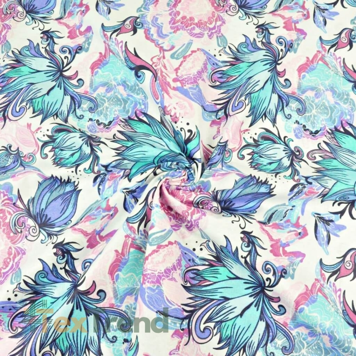 100% Baumwolle magische Blumen violett-blau auf weißem Hintergrund  