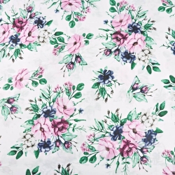 Baumwolle 100% rosa-dunkelblaue Blumensträuße mit grünen Blättern auf weißem Hintergrund  