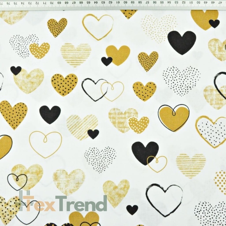Baumwolle 100% gemusterte beige Herzen auf weißem Hintergrund  