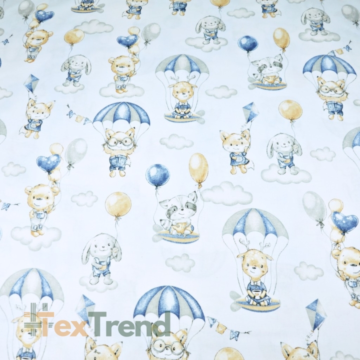Baumwolle 100% Kuscheltiere mit Fallschirmen beige-blau auf hellgrau-blauem Hintergrund  